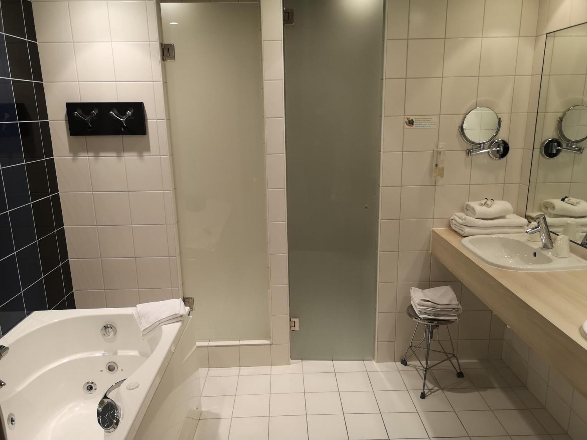 Hotel Le Cinq Hyper - Centre Chambery Ngoại thất bức ảnh