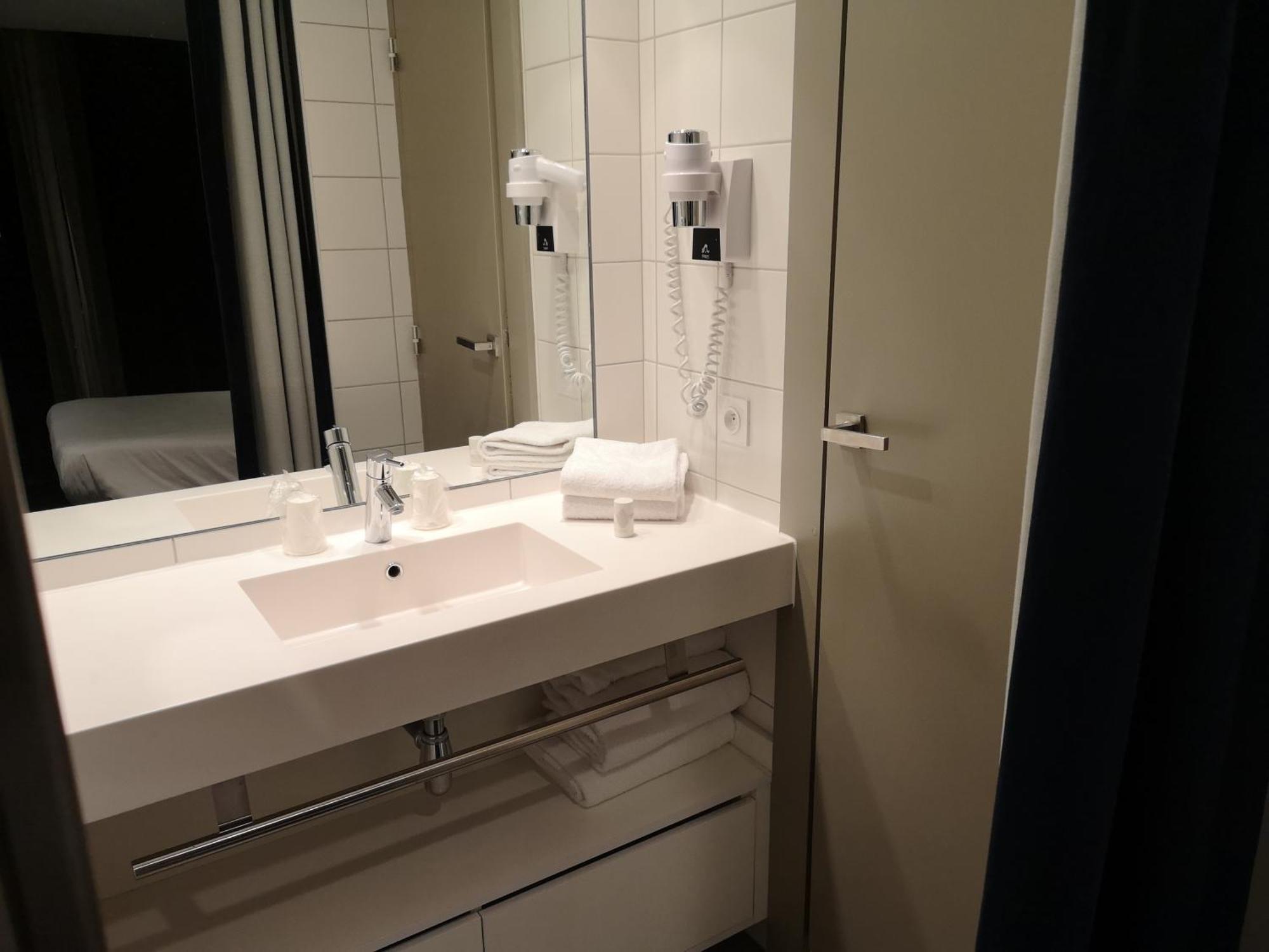 Hotel Le Cinq Hyper - Centre Chambery Ngoại thất bức ảnh